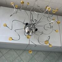 Lampadario elegante con pietre di murano