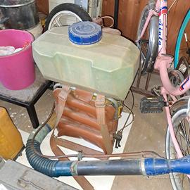 Spruzzatore diserbante a motore per meleti