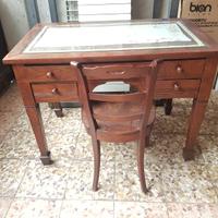 Tavolo antico con sedia