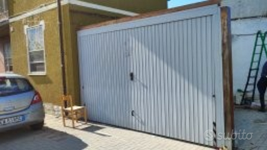 Portone elettrico basculante