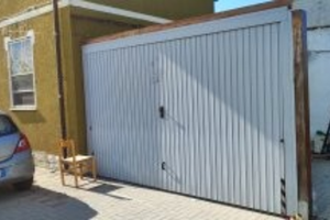 Portone elettrico basculante