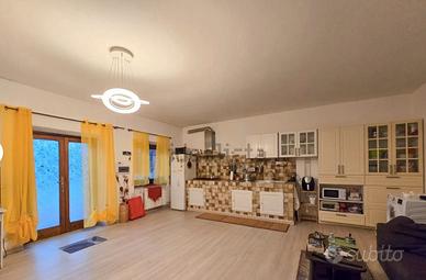 Labaro bilocale arredato ben collegato