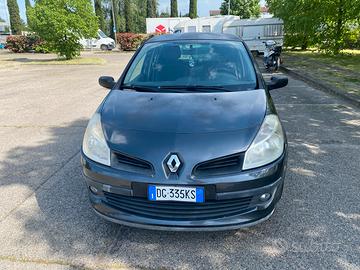 Renault clio 1.2-2007 con 176.000 km 1.500€ tratt