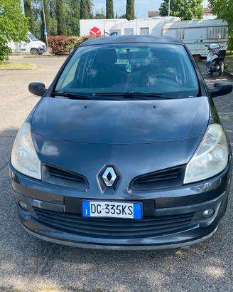 Renault clio 1.2-2007 con 176.000 km 1.500€ tratt