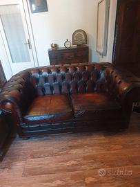 Divano chesterfield bordeaux