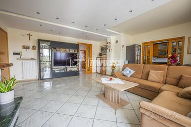 TRODICA - AMPIO APPARTAMENTO CON TERRAZZO PANORAMI
