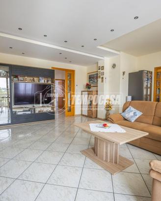 TRODICA - AMPIO APPARTAMENTO CON TERRAZZO PANORAMI