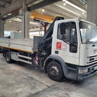 Iveco Eurocargo 120 con gru