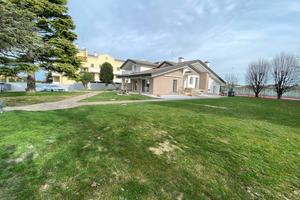 Villa di 271 m² con più di 5 locali e box auto dop