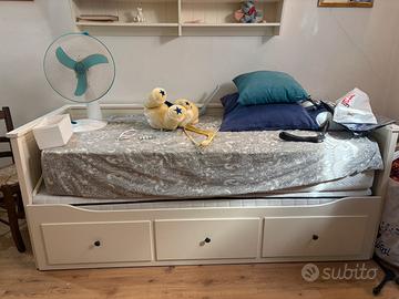 Letto apribile Ikea con libreria annessa