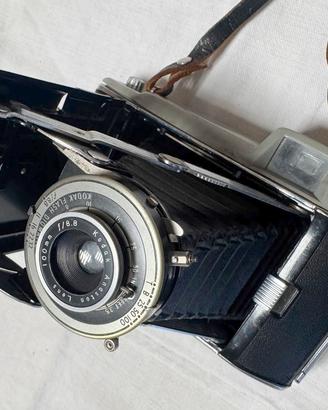 Fotocamera d'epoca a soffietto Kodak Tourist