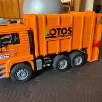 Camion della spazzatura bruder