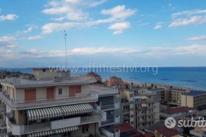 Appartamento grande a 150 mt. dal mare