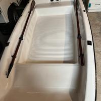 Barca in vetroresina con motore