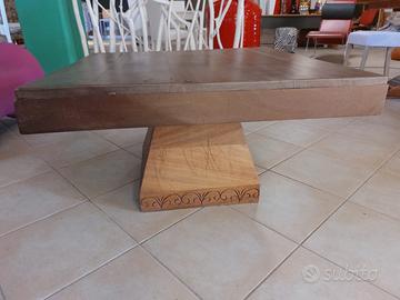 tavolinetto in legno massello con  decorazioni