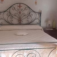 Letto in ferro battuto, divanoletto, poltrona