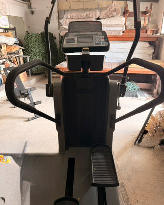 Panca e life fitness cross trainer