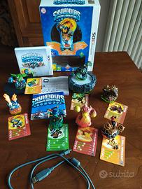 SKYLANDERS  base con personaggi aggiuntivi 