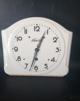 Orologio da parete a scudo