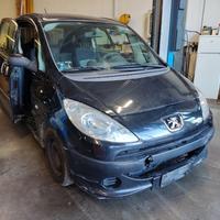 Ricambi PEUGEOT 1007 1360cc VTR del 2006