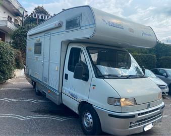 Camper mansardato Mobilvetta 6 posti Fiat ducato