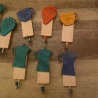 N.10 gancetti adesivi per cucina di legno