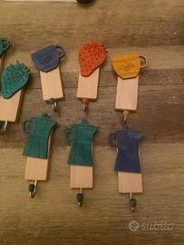 N.10 gancetti adesivi per cucina di legno