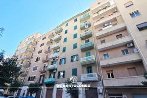 Via Messapia ampio appartamento ben tenuto