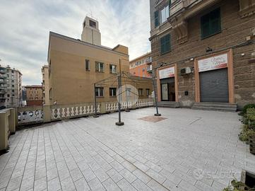 NEGOZIO A GENOVA