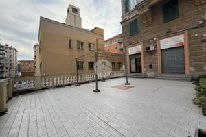 NEGOZIO A GENOVA