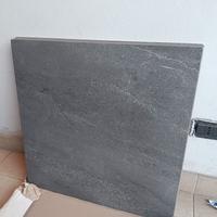 Piastrelle nuove grigio scuro 61,5x61,5