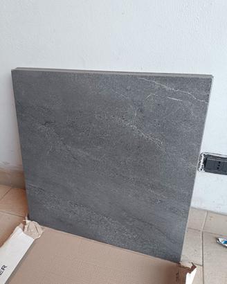 Piastrelle nuove grigio scuro 61,5x61,5