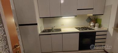 Blocco cucina completo solo x pochi giorni !