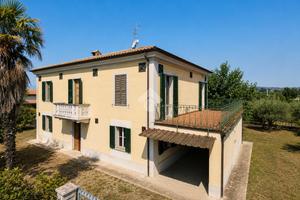 VILLA SINGOLA A GIULIANOVA