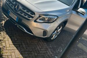 Mercedes -benz GLA 200d