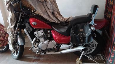 motocicletta custom 