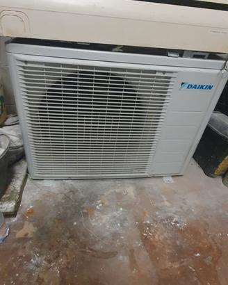 clima Daikin 12.000btu