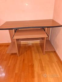 Scrivania in legno