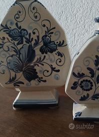 Coppia di bottiglie sagomate CERAMICA LA CAVA 