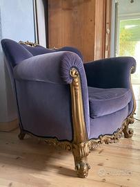 Poltrona in legno dorato e velluto viola