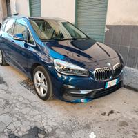 BMW 225xe ibrida plug-in 