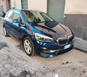 BMW 225xe ibrida plug-in 