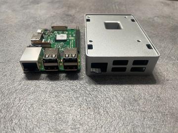 Raspberry Pi 3 Model B+ completo di dissipatore