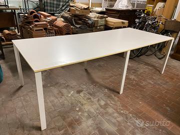 Tavolo da pranzo o ufficio