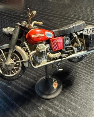 Modellino Guzzi V7 Special