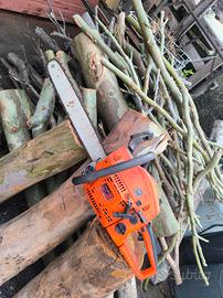 Motosega Da riparare per pezzi di ricambio 