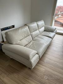 Divano in pelle bianca