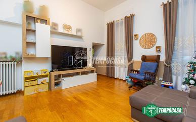 TRE LOCALI INDIPENDENTE ZONA REDENTORE