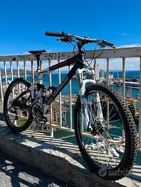 BMC Fourstroke 01 26” Carbon, con componenti extra