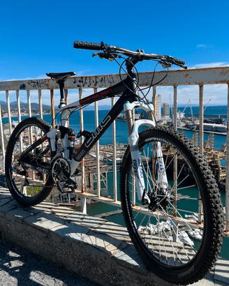 BMC Fourstroke 01 26” Carbon, con componenti extra